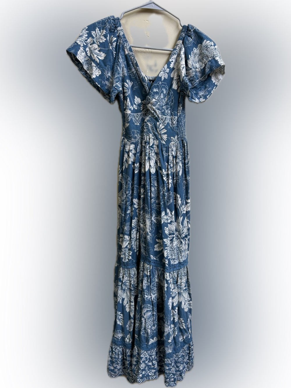 🔥5/$30🔥 Angie Blue and White Floral Maxi Dress | Size Small - Picture 2 of 11
